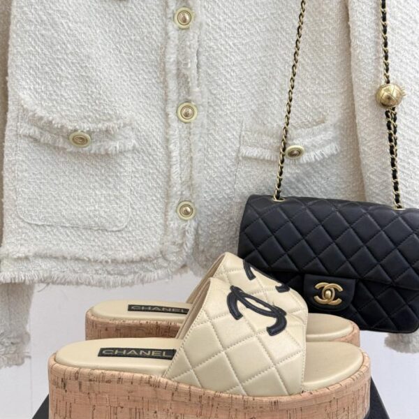 repliche,replica,perfette,siti di,affidabili,migliori siti,dove comprare,1:1,scarpe da ginnastica Chanel nuovi sandali e pantofole con plateau e suola spessa con doppia C primaverile ed estiva