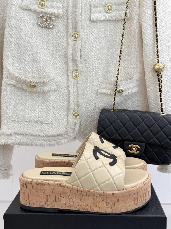 repliche,replica,perfette,siti di,affidabili,migliori siti,dove comprare,1:1,scarpe da ginnastica Chanel nuovi sandali e pantofole con plateau e suola spessa con doppia C primaverile ed estiva repliche,replica,perfette,siti di,affidabili,migliori siti,dove comprare,1:1,scarpe da ginnastica Chanel nuovi sandali e pantofole con plateau e suola spessa con doppia C primaverile ed estiva