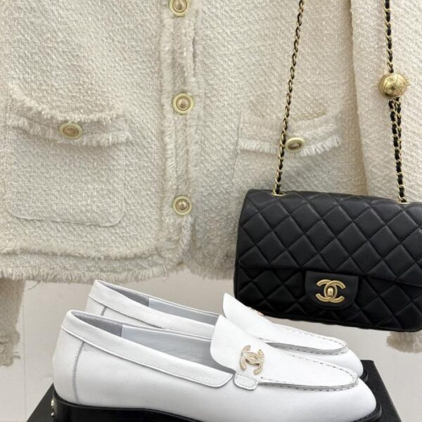 repliche,replica,perfette,siti di,affidabili,migliori siti,dove comprare,1:1,scarpe da ginnastica Sandali mocassini doppia C CHANEL in stile britannico