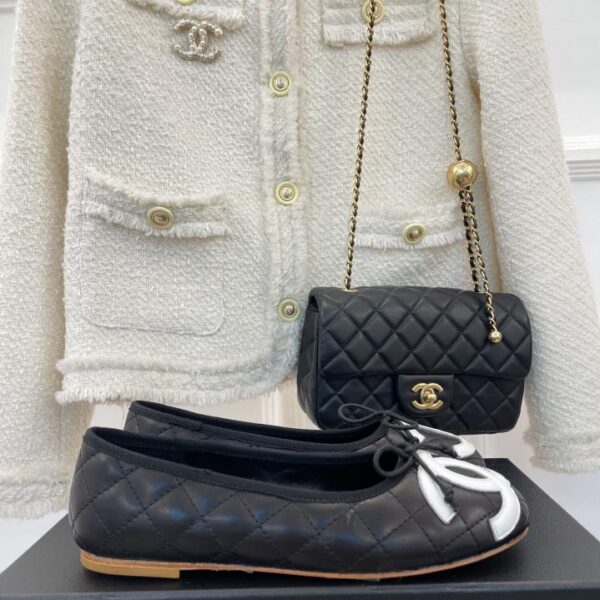CHANEL classico paio di ballerine C di grandi dimensioni