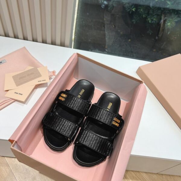 repliche,replica,perfette,siti di,affidabili,migliori siti,dove comprare,1:1,scarpe da ginnastica G027 Miu Miu serie primavera ed estate sandali con velcro con suola spessa in pelle di agnello semiflop