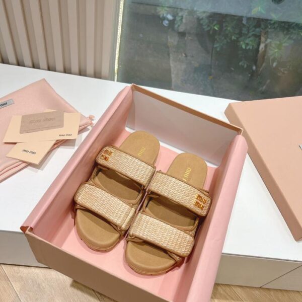 repliche,replica,perfette,siti di,affidabili,migliori siti,dove comprare,1:1,scarpe da ginnastica G027 Miu Miu serie primavera ed estate sandali con velcro con suola spessa in pelle di agnello semiflop