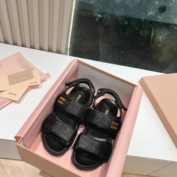 repliche,replica,perfette,siti di,affidabili,migliori siti,dove comprare,1:1,scarpe da ginnastica G027 Miu Miu serie primavera ed estate sandali con velcro con suola spessa in pelle di agnello semiflop