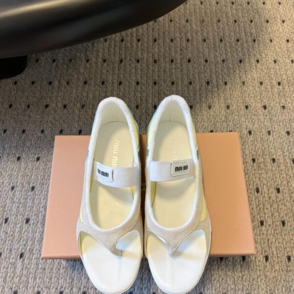 repliche,replica,perfette,siti di,affidabili,migliori siti,dove comprare,1:1,scarpe da ginnastica Sandali infradito casual Mary Jane di Miu Miu