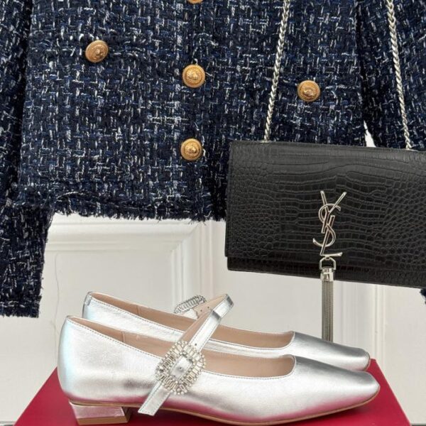 Scarpe Mary Jane classiche con fibbia in strass di Roger Vivier