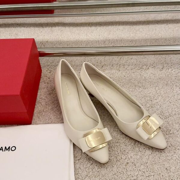 repliche,replica,perfette,siti di,affidabili,migliori siti,dove comprare,1:1,scarpe da ginnastica Ferragamo Vara serie targhetta con tacco gattino