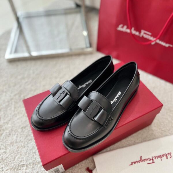 repliche,replica,perfette,siti di,affidabili,migliori siti,dove comprare,1:1,scarpe da ginnastica Ferragamo nuovi mocassini retrò Viva