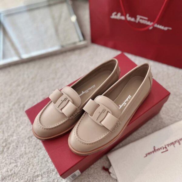 repliche,replica,perfette,siti di,affidabili,migliori siti,dove comprare,1:1,scarpe da ginnastica Ferragamo nuovi mocassini retrò Viva
