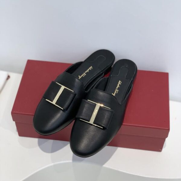 repliche,replica,perfette,siti di,affidabili,migliori siti,dove comprare,1:1,scarpe da ginnastica Ferragamo mezze pantofole piatte in pelle di vacchetta con punta tonda