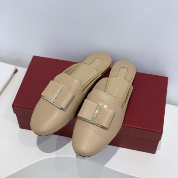 repliche,replica,perfette,siti di,affidabili,migliori siti,dove comprare,1:1,scarpe da ginnastica Ferragamo mezze pantofole piatte in pelle di vacchetta con punta tonda