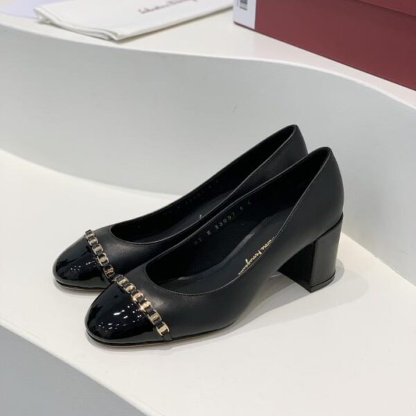 repliche,replica,perfette,siti di,affidabili,migliori siti,dove comprare,1:1,scarpe da ginnastica Décolleté Ferragamo Vara con tacco largo e punta tonda