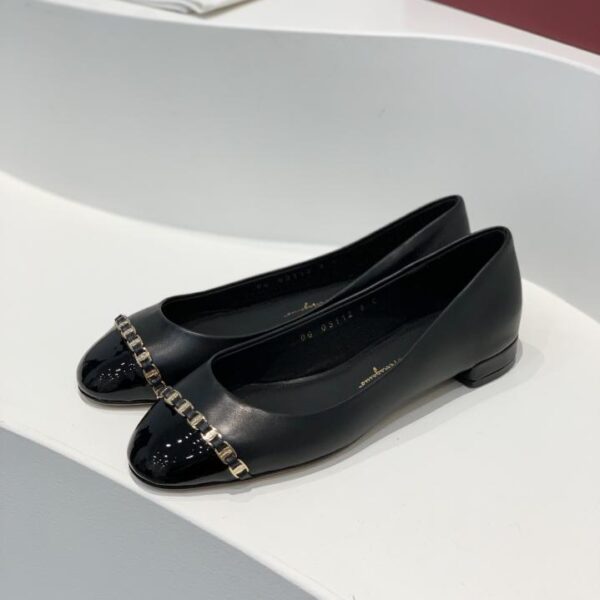 repliche,replica,perfette,siti di,affidabili,migliori siti,dove comprare,1:1,scarpe da ginnastica Décolleté Ferragamo Vara con tacco largo e punta tonda
