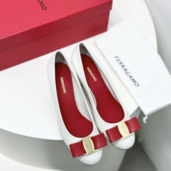 repliche,replica,perfette,siti di,affidabili,migliori siti,dove comprare,1:1,scarpe da ginnastica Scarpe Ferragamo con fiocco e tacco spesso