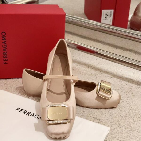 repliche,replica,perfette,siti di,affidabili,migliori siti,dove comprare,1:1,scarpe da ginnastica Ferragamo nuova serie di ballerine con fiocco