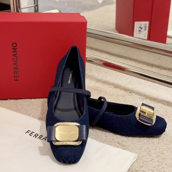 Ferragamo nuova serie di ballerine con fiocco
