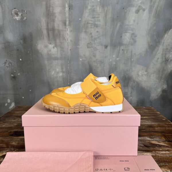 Miu Miu nuove scarpe casual e sneakers Forrest Gump primavera ed estate