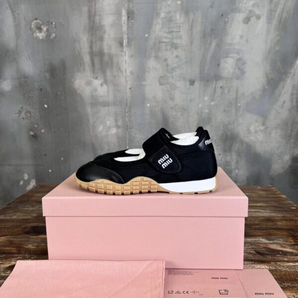 Miu Miu nuove scarpe casual e sneakers Forrest Gump primavera ed estate