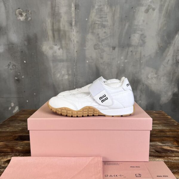 Miu Miu nuove scarpe casual e sneakers Forrest Gump primavera ed estate