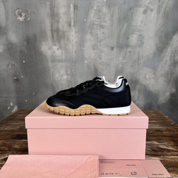 Miu Miu nuove scarpe casual e sneakers Forrest Gump primavera ed estate