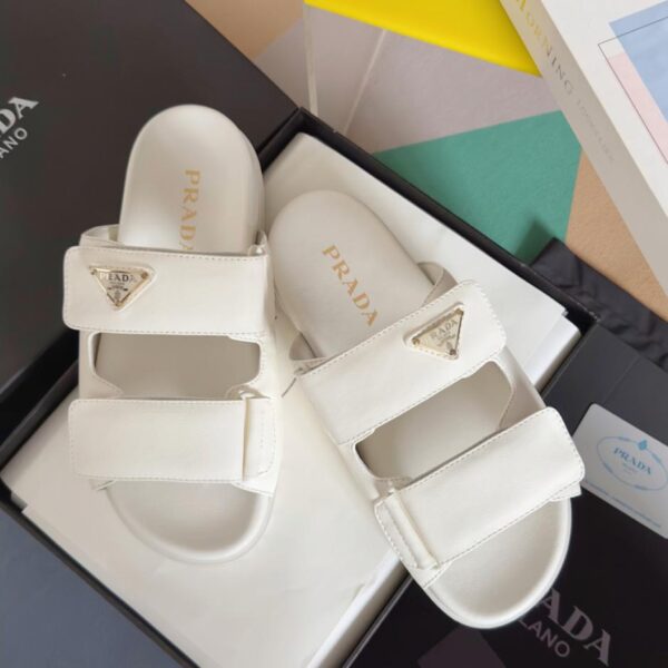 Sandali Prada serie Nappa con suola spessa con logo triangolo in velcro da donna