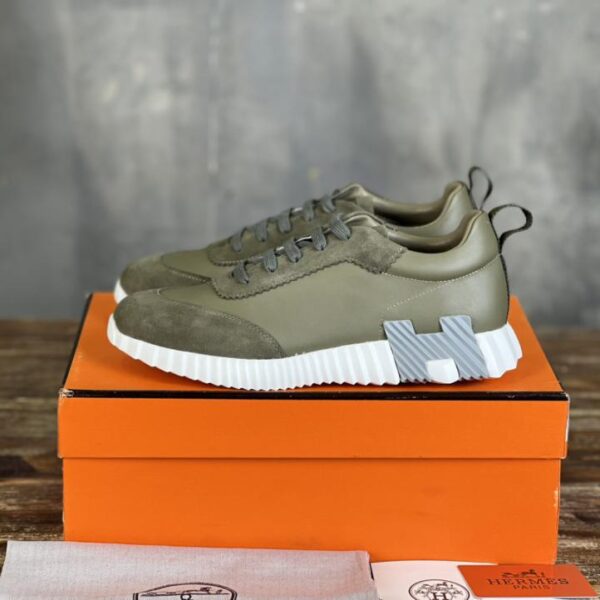 Coppia di sneakers casual Hermes