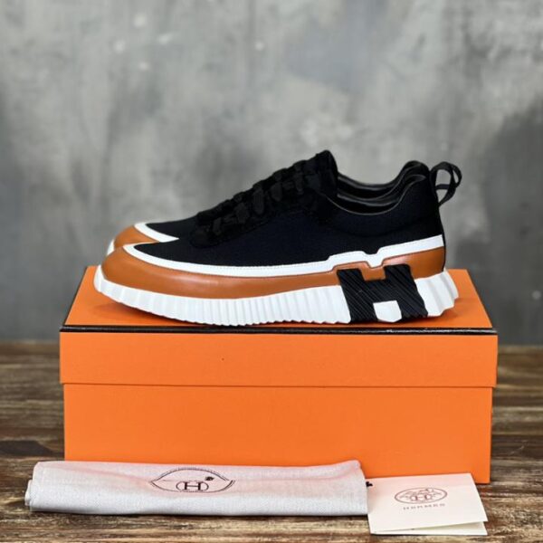 Coppia di sneakers casual Hermes