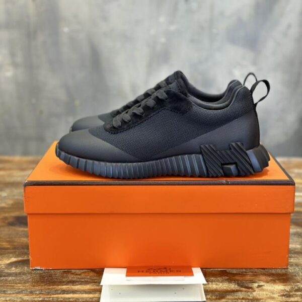 Coppia di sneakers casual Hermes