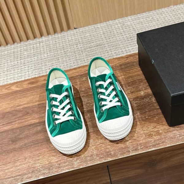 Scarpe bianche casual di Chanel