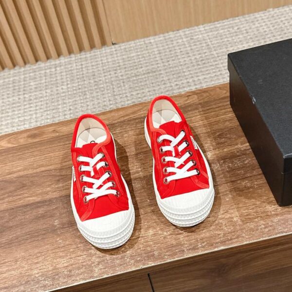 Scarpe bianche casual di Chanel