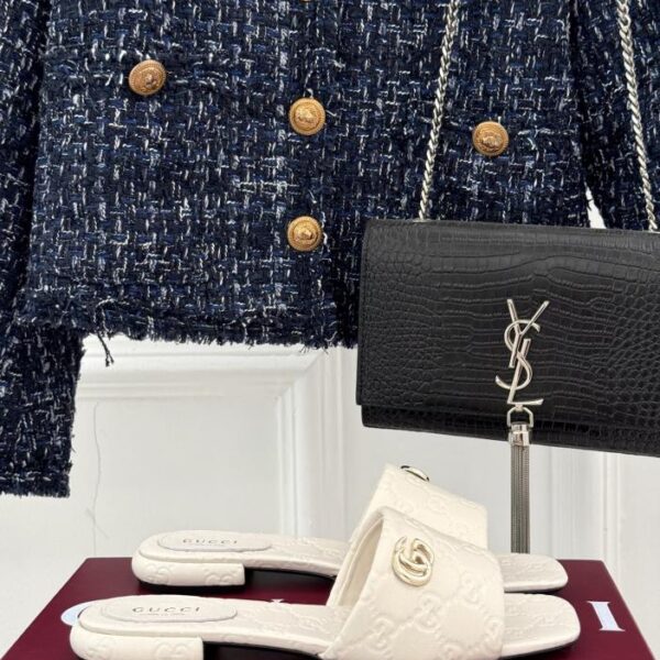Sandali piatti classici Gucci con fibbia doppia G in rilievo
