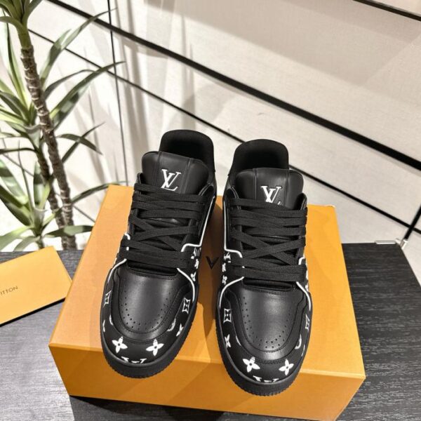 Le ultime scarpe sportive della serie Louis Vuitton Trainer