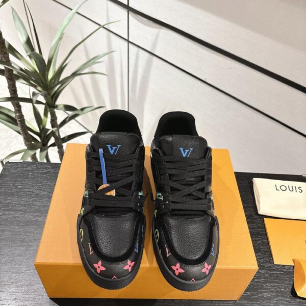Le ultime scarpe sportive della serie Louis Vuitton Trainer