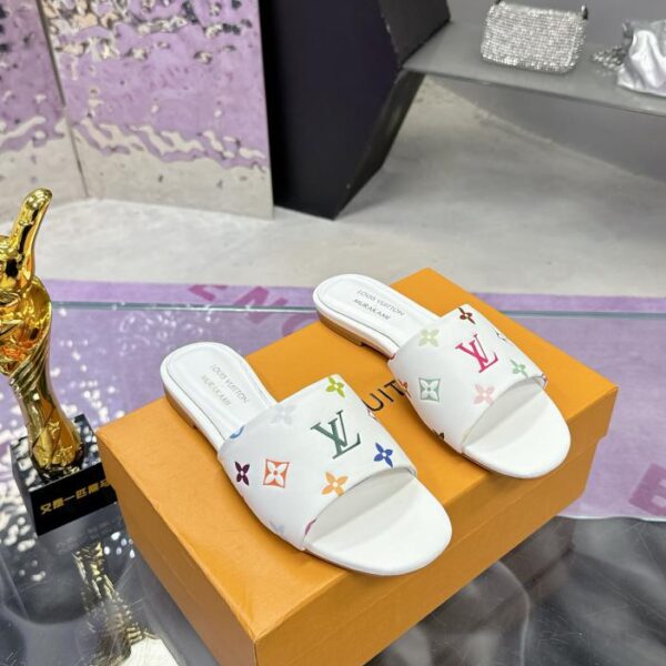 repliche,replica,perfette,siti di,affidabili,migliori siti,dove comprare,1:1,scarpe da ginnastica Gli ultimi sandali estivi di Louis Vuitton