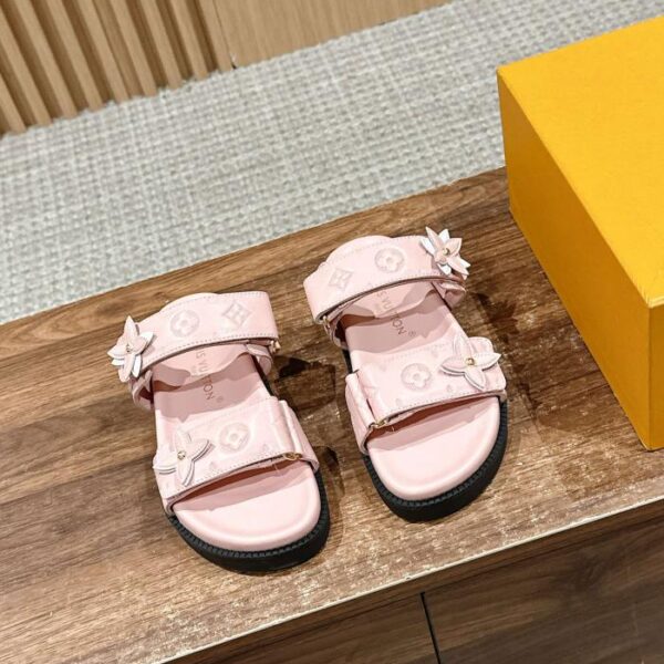 repliche,replica,perfette,siti di,affidabili,migliori siti,dove comprare,1:1,scarpe da ginnastica Nuovi sandali in rilievo di Louis Vuitton