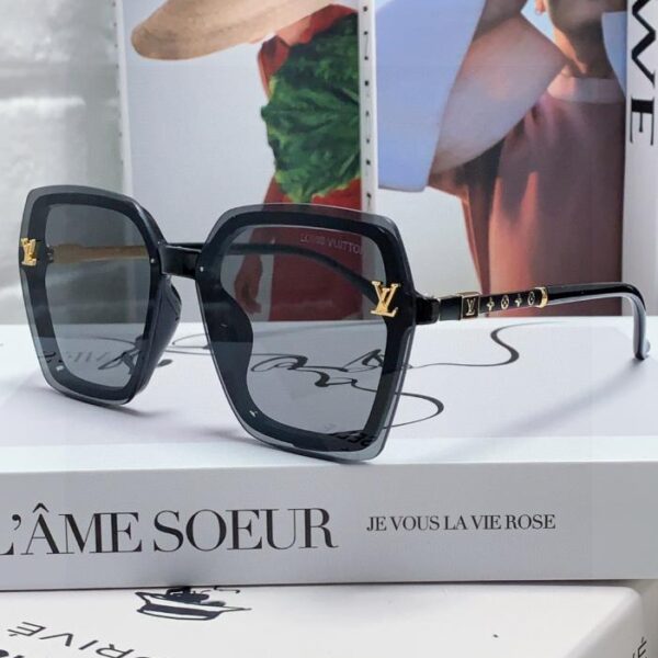 repliche,replica,perfette,siti di,affidabili,migliori siti,dove comprare,1:1,scarpe da ginnastica Louis Vuitton Frame Letter Occhiali da sole alla moda Guida Protezione solare Occhiali da sole UV oscuranti (6B3D)