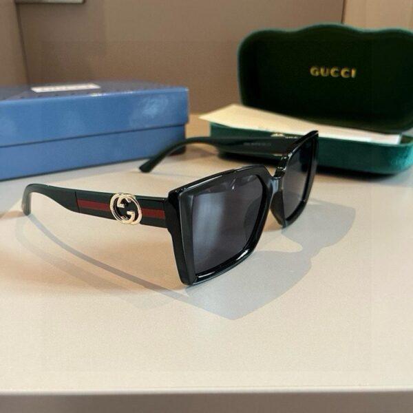 repliche,replica,perfette,siti di,affidabili,migliori siti,dove comprare,1:1,scarpe da ginnastica Gucci Nuovi occhiali da sole Gucci