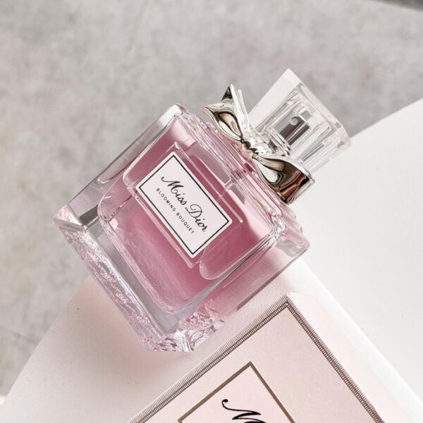 Dior Flower Sweetheart è conosciuto come il profumo preferito del mio ragazzo (F4B1)