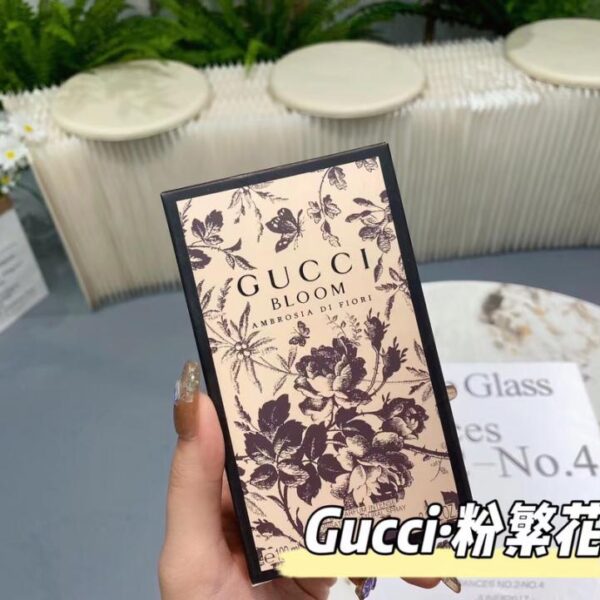 repliche,replica,perfette,siti di,affidabili,migliori siti,dove comprare,1:1,scarpe da ginnastica GUCCI fiori rossi 100ml