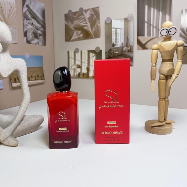 La nuova versione gradient red love di GIORGIO Armani