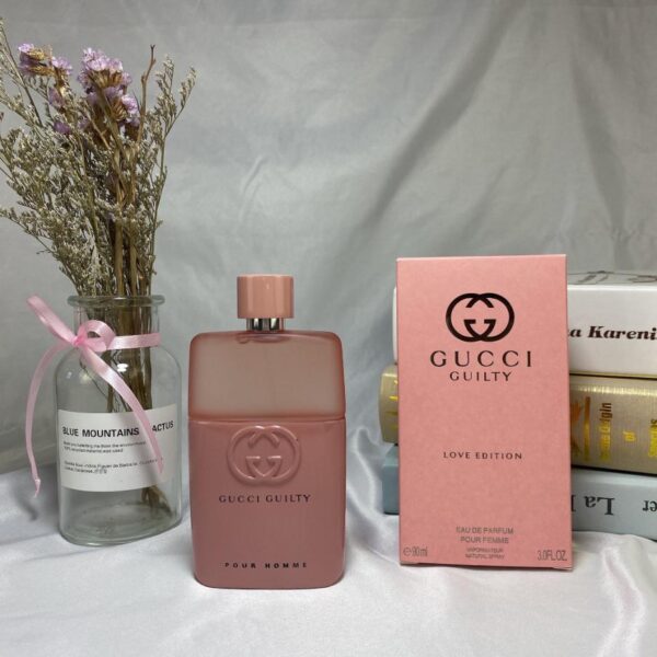 Profumo per coppia Gucci Guilty Love in edizione limitata LOVE EDITION Bottiglia rosa da donna 90 ml