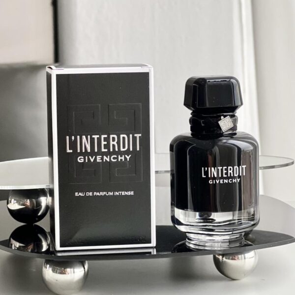 repliche,replica,perfette,siti di,affidabili,migliori siti,dove comprare,1:1,scarpe da ginnastica Il nuovo “Profumo Fragrance Heartless”