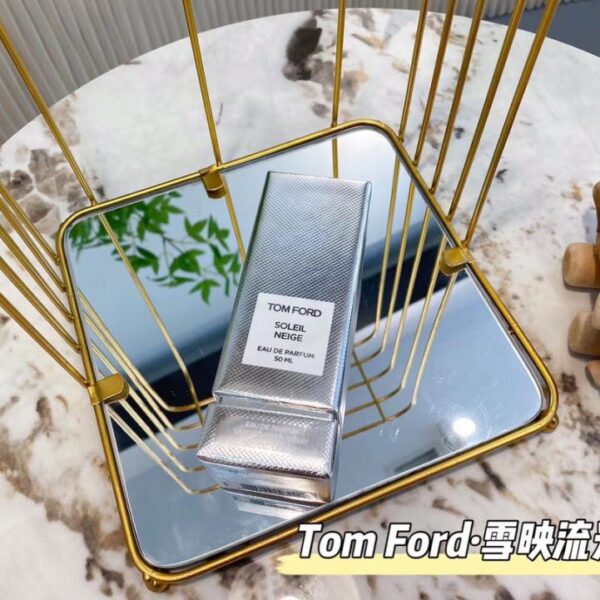 Tom Ford-La neve riflette la luce in streaming