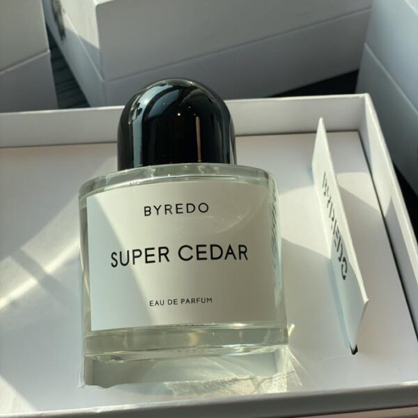 repliche,replica,perfette,siti di,affidabili,migliori siti,dove comprare,1:1,scarpe da ginnastica Super Cedar – Eau de Parfum della serie Age of Innocence