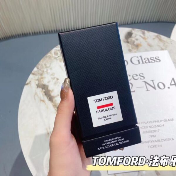 Tom Ford scopa una favolosa tentazione d'amore nero