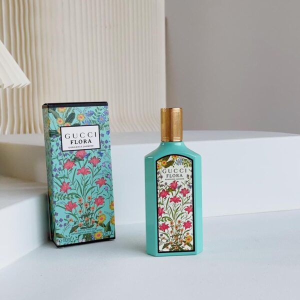 Il nuovo modello "Jasmine Sweet Dream" di GUCCI viene lanciato nella torrida estate (56F7)