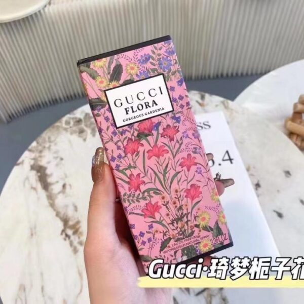 repliche,replica,perfette,siti di,affidabili,migliori siti,dove comprare,1:1,scarpe da ginnastica Sognando una fata dei fiori nel bellissimo giardino primaverile 100ml (2E29)