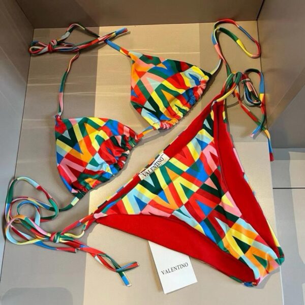 repliche,replica,perfette,siti di,affidabili,migliori siti,dove comprare,1:1,scarpe da ginnastica Il nuovo bikini colorato di Valentino