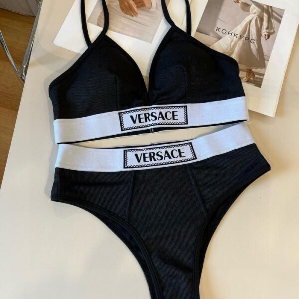 repliche,replica,perfette,siti di,affidabili,migliori siti,dove comprare,1:1,scarpe da ginnastica Il nuovo bikini Web di Versace separa il set da bagno