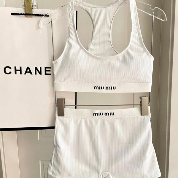 repliche,replica,perfette,siti di,affidabili,migliori siti,dove comprare,1:1,scarpe da ginnastica Miu Miu nuovo costume da bagno diviso in tessuto a maglia stile alla moda