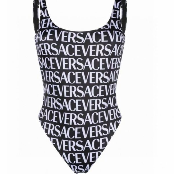 repliche,replica,perfette,siti di,affidabili,migliori siti,dove comprare,1:1,scarpe da ginnastica Il nuovo costume intero con stampa di lettere di Versace👙mostra un fascino maturo